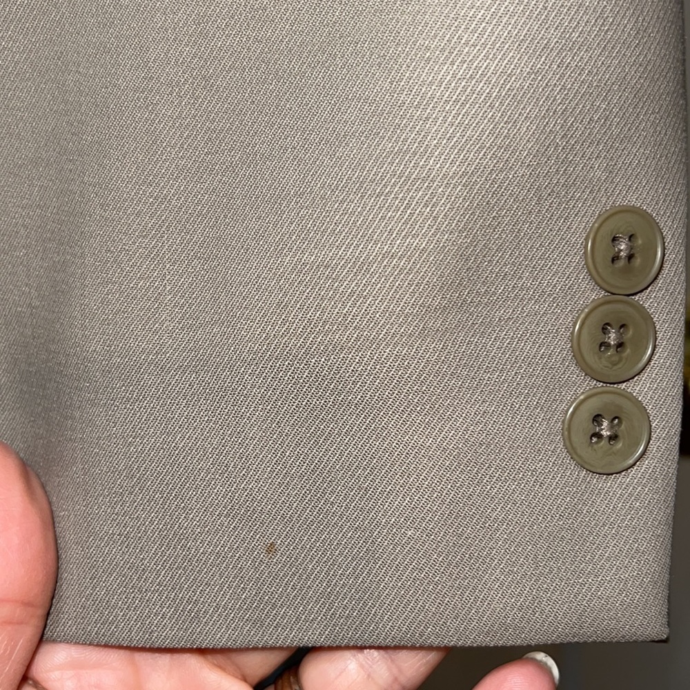 Suit - Picture 5 of 9
